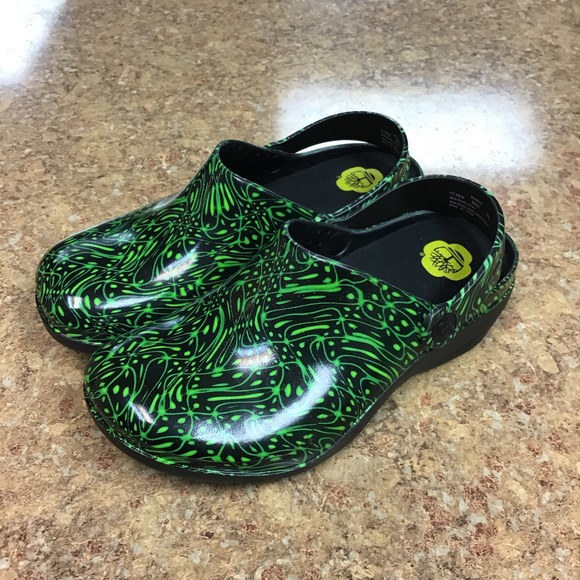 timberland renova caregiver clogs